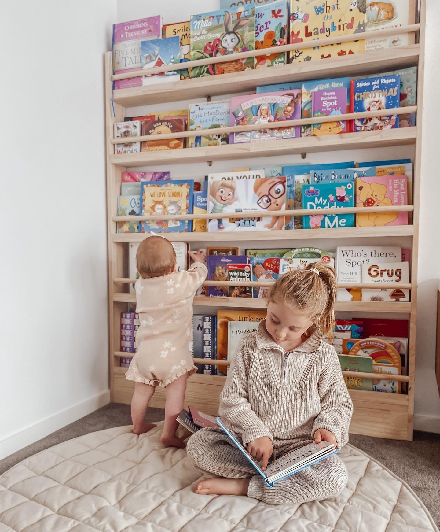 Bookshelf best sale for children